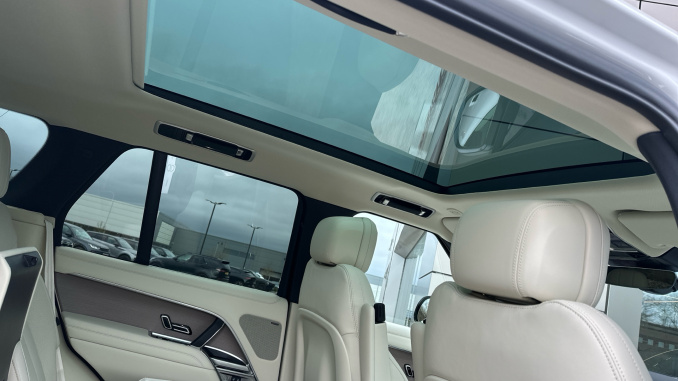Land Rover Range Rover 3.0 D350 SE 4dr Auto Diesel Estate - Image 31